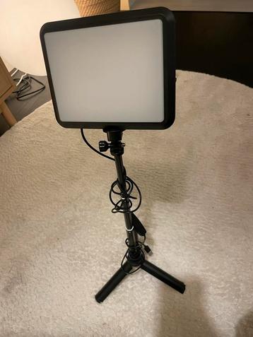Lamp op Statief - Perfect voor Foto & Video beschikbaar voor biedingen