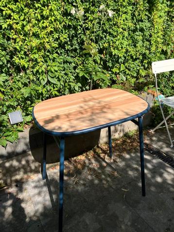 Duvskär tafel voor binnen / buiten beschikbaar voor biedingen