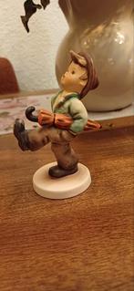 Hummel.       Jongen met de Paraplue, Verzamelen, Beelden en Beeldjes, Ophalen of Verzenden, Zo goed als nieuw, Hummel