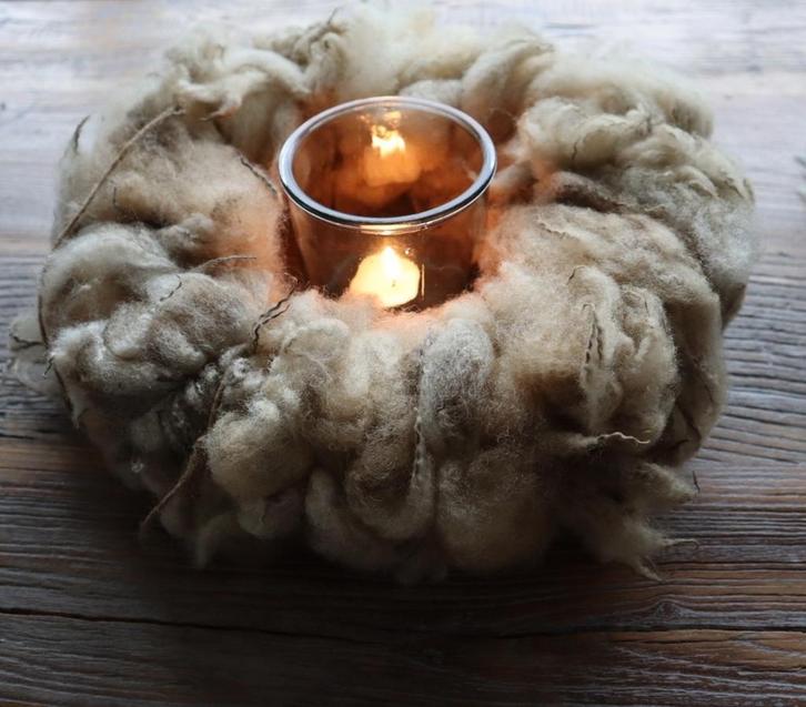 Wol  krans, schapenvacht krans, Huis en Inrichting, Woonaccessoires | Kandelaars en Kaarsen, Nieuw, Kandelaar, Minder dan 25 cm