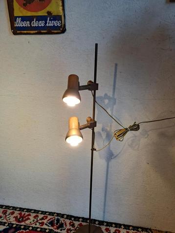 Vintage vloerlamp  beschikbaar voor biedingen