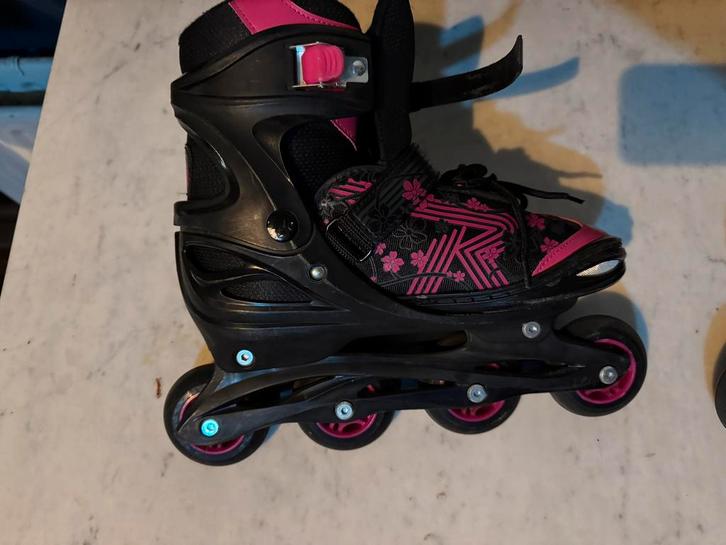 Roces verstelbare skeelers kleur: zwart/roze, Sport en Fitness, Skeelers, Zo goed als nieuw, Inline skates 4 wielen, Roces, Kinderen