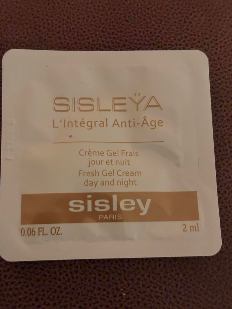 Nieuw Sisley Sisleya L'Intégral Anti-Âge Sachet 2ml, Ophalen of Verzenden, Nieuw, Gehele gezicht, Verzorging