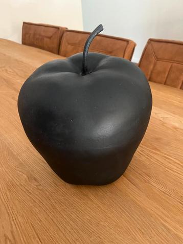 Decoratie appel zwart 20x20 cm beschikbaar voor biedingen