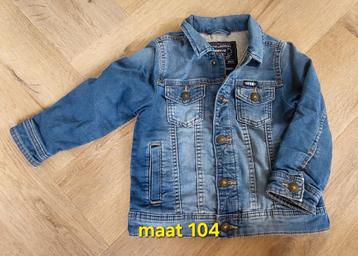 Spijkerjas maat 104 beschikbaar voor biedingen