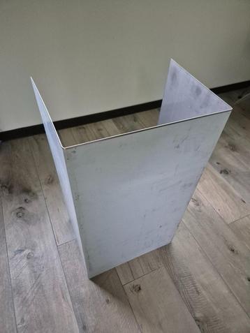 RVS plaat U-vorm (koof) 30-40-30 cm, hoogte 72 cm beschikbaar voor biedingen