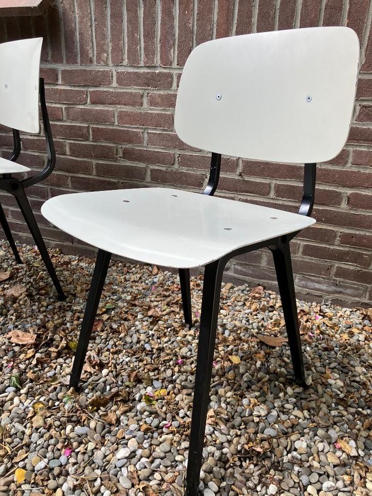 4x originele, vintage (1964) Revolt stoelen, Huis en Inrichting, Stoelen, Gebruikt, Vier, Kunststof, Metaal, Wit, Ophalen