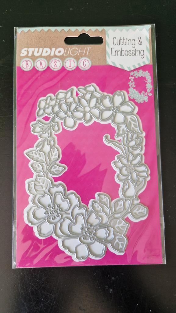 Studio Light Snijmal Bloemenkrans, Hobby en Vrije tijd, Scrapbooking, Nieuw, Frame of Mal, Overige merken, Ophalen of Verzenden