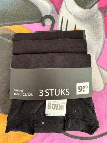 Nieuw 3stuks Meisjes singlet maat 122/128 beschikbaar voor biedingen