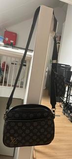 1 op 1 Louis Vuitton Heuptas, Ophalen of Verzenden, Zo goed als nieuw, Zwart, Schoudertasje