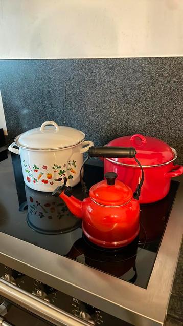 Emaille pannen beschikbaar voor biedingen