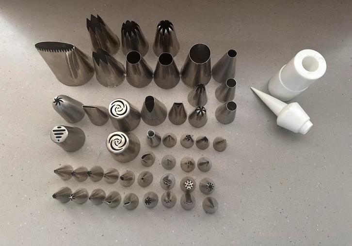 Spuitmondjes + reparatie tool, Hobby en Vrije tijd, Taarten en Cupcakes maken, Gebruikt, Bakvorm, Taarten, Ophalen of Verzenden