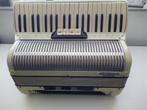 Accordeon Italiaans, 120 Bas, parelmoerwit €400, Muziek en Instrumenten, Accordeons, Overige merken, Gebruikt, 120-bas, Met riemen