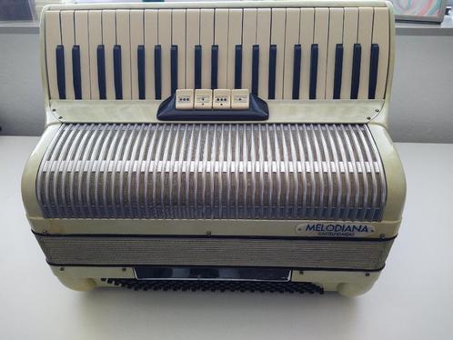 Accordeon Italiaans, 120 Bas, parelmoerwit €350, Muziek en Instrumenten, Accordeons, Gebruikt, Toetsaccordeon, 120-bas, Overige merken