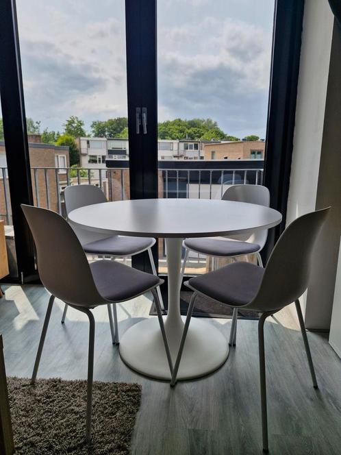 Witte DOCKSTA tafelset 4 stoelen van Kwantum, Huis en Inrichting, Tafels | Eettafels, Zo goed als nieuw, 100 tot 150 cm, 50 tot 100 cm