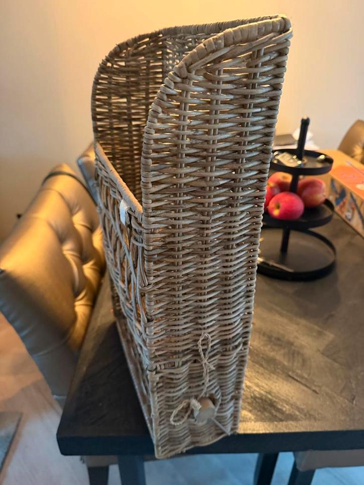 Rivièra Maison Rattan Keukenrolhouder - Zo Goed Als Nieuw, Huis en Inrichting, Woonaccessoires | Wandplanken en Boekenplanken