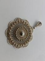 V609 Prachtige zilveren streekdracht hanger, Sieraden, Tassen en Uiterlijk, Antieke sieraden, Ophalen of Verzenden, Zilver, Armband