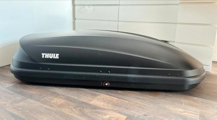 Te Huur €7,50 per dag: THULE Pasivic M (inh: 410L) Zwart, Auto diversen, Dakkoffers, Zo goed als nieuw, Ophalen