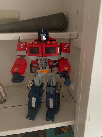 Lego Icons Optimus Prime & Bumblebee beschikbaar voor biedingen