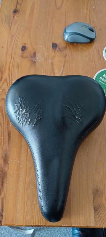 Fietszadel te koop. beschikbaar voor biedingen