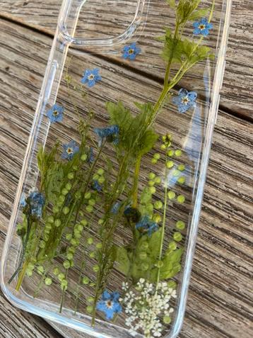 Telefoonhoesje Iphone13 met echte geperste bloemen beschikbaar voor biedingen