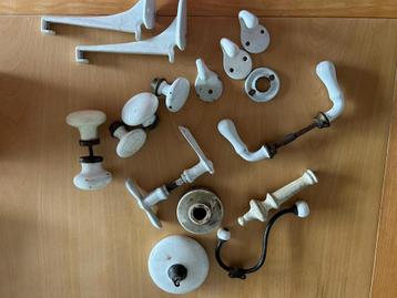 Emaille en porseleinen deurklinken, knoppen en accessoires beschikbaar voor biedingen