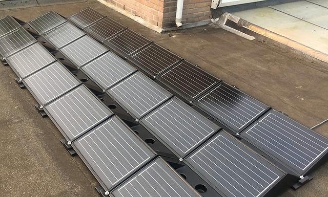 Zonnepanelen, Doe-het-zelf en Verbouw, Dakpannen en Dakbedekking, Zo goed als nieuw, Zwart, 15 m² of meer, Ophalen