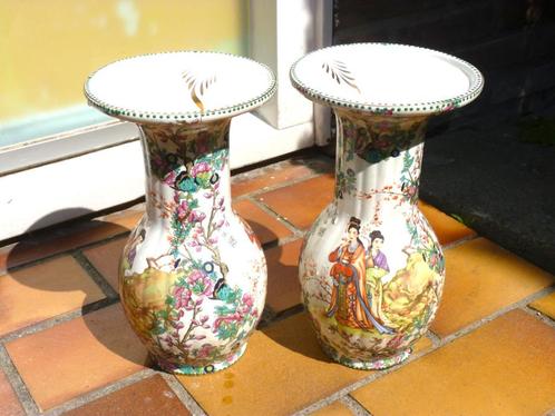 TWEE 'antieke' Chinese vazen; ze zijn tenminste 60 jaar oud!, Antiek en Kunst, Antiek | Vazen, Ophalen