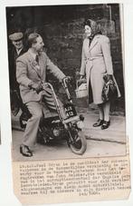 Paul Bryan op mini motor verkiezingen Engeland persfoto, Verzamelen, Gebruikt, Foto, Ophalen of Verzenden, 1940 tot 1960
