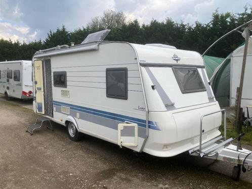 Hobby caravan 500 KFME, Caravans en Kamperen, Caravans, Particulier, tot en met 6, 1000 - 1250 kg, Treinzit, Hobby, Dwars-stapelbed