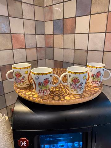 4 mokken,Theo,vrolijk design,als nieuw beschikbaar voor biedingen