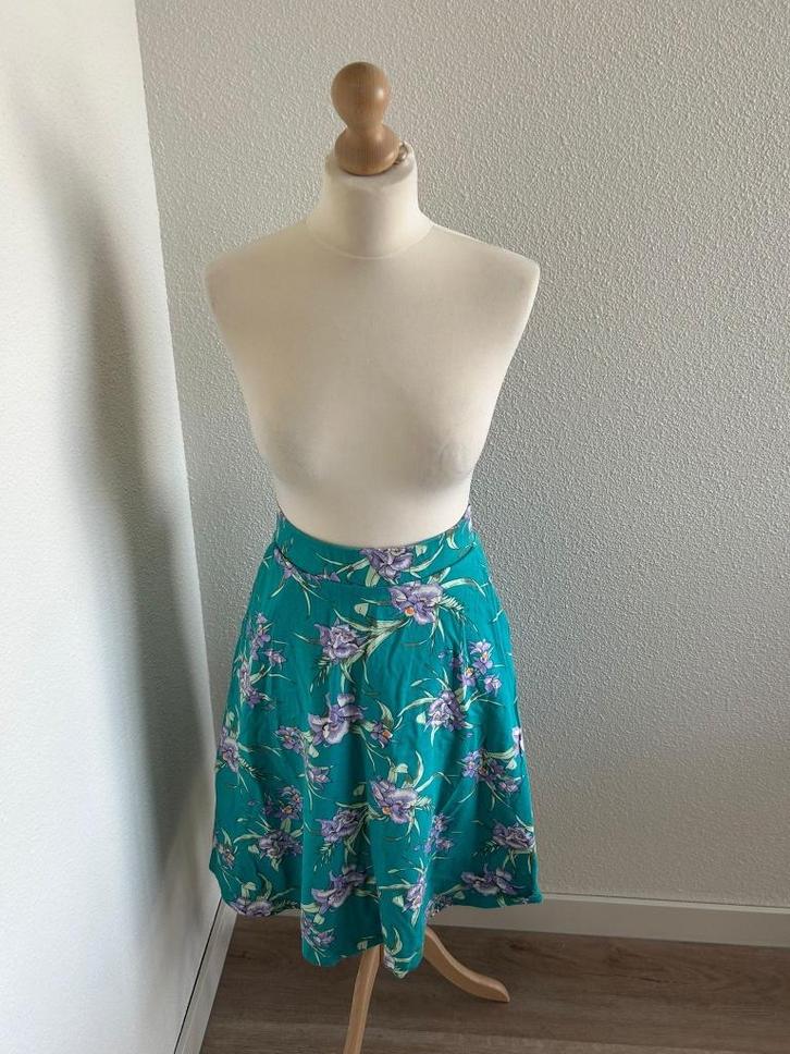 King Louie maat M zwierige groene bloemen rok 338, Kleding | Dames, Rokken, Zo goed als nieuw, Maat 38/40 (M), Groen, Knielengte
