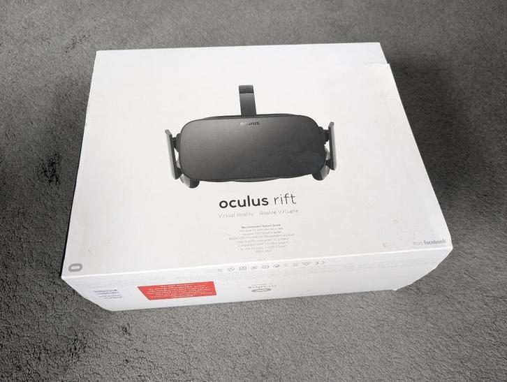 Oculus Rift VR Headset + Touch Bundle (in doos), Spelcomputers en Games, Virtual Reality, Gebruikt, Pc, VR-bril, Ophalen of Verzenden
