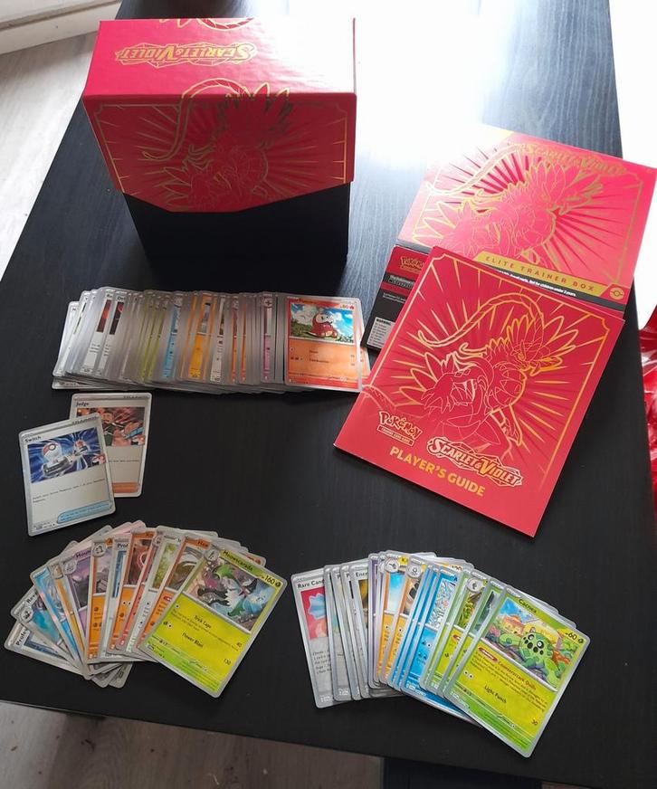 Pokémon scarlet and violet base, Hobby en Vrije tijd, Verzamelkaartspellen | Pokémon, Zo goed als nieuw, Meerdere kaarten, Foil