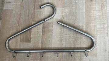 Kapstok voor aan de muur beschikbaar voor biedingen