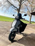 Vespa Sprint 80cc 4T Nardo Grey - Topstaat!, Fietsen en Brommers, Snorfietsen en Snorscooters, Ophalen of Verzenden, Zo goed als nieuw