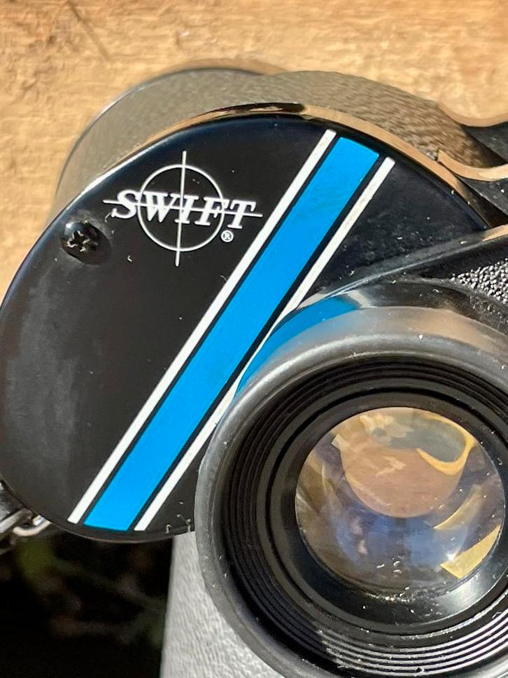 Swift Skipper MK II Verrekijker - Kenia Project!, Audio, Tv en Foto, Optische apparatuur | Verrekijkers, Gebruikt, Porro (met knik)