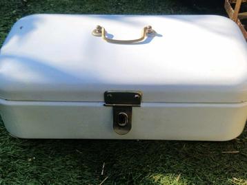 Klassiek model emaille broodtrommel (brocante) beschikbaar voor biedingen