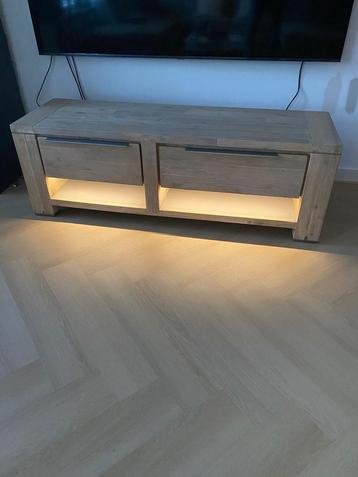 Henders & Hazel TV Meubel met verlichting beschikbaar voor biedingen