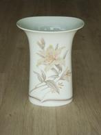 vaas mooie vintage ovaal beschilderd porselein Kaiser W Germ, Antiek en Kunst, Ophalen of Verzenden