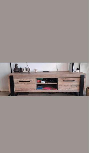 TV-meubel Udenhout – Naturel hout met zwarte accenten – 179  beschikbaar voor biedingen