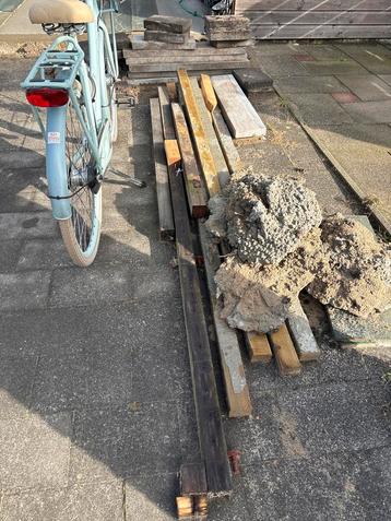 Houten Palen - Verschillende Lengtes beschikbaar voor biedingen