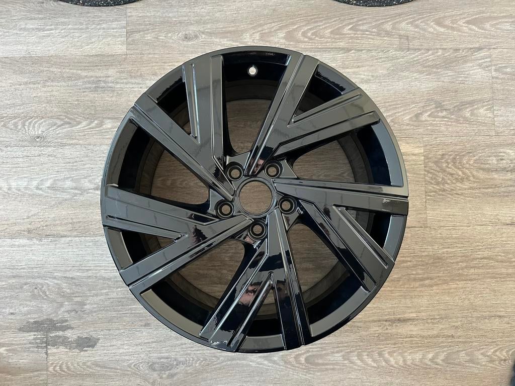18'' VW Golf 8 R Line Bergamo Velgen Zwart 5H0601025AB, 18 inch, Velg(en), Nieuw, Ophalen of Verzenden