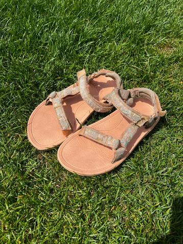 Teva sandalen maat 35 beschikbaar voor biedingen
