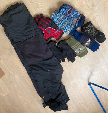 Pakket skikleding broek, sokken en handschoenen mt S beschikbaar voor biedingen