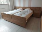 Tweepersoonsbed hout met nachtkastjes en achterwand, Tweepersoons, Ophalen of Verzenden, Zo goed als nieuw, 200 cm