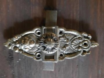 Oud slotje schuifslotje kastbeslag koper vintage  beschikbaar voor biedingen