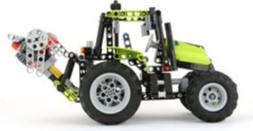 Lego technics tractor 9393 beschikbaar voor biedingen
