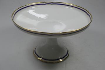 Prachtige porseleinen schaal op voet van Limoges France beschikbaar voor biedingen