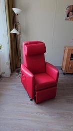 Mooie elektrische sta-op stoel rood. Lengtemaat middel, Ophalen, Zo goed als nieuw, 50 tot 75 cm, Leer